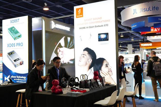 2025：展示众多形态的耳机新品m6米乐1MORE万魔参展CES(图4)